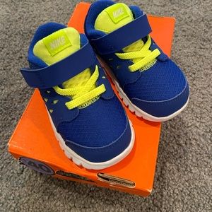 Nike Toddlers size 5 New